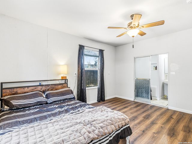 706 4th. St., Floresville, TX 78114