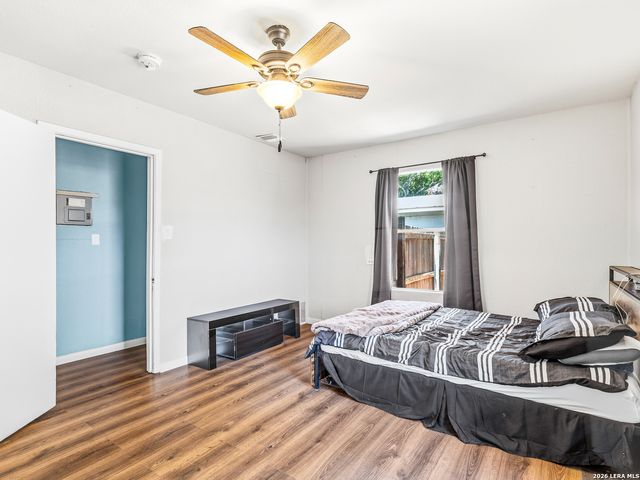 706 4th. St., Floresville, TX 78114