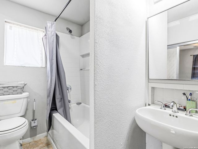 706 4th. St., Floresville, TX 78114