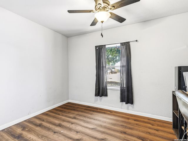 706 4th. St., Floresville, TX 78114