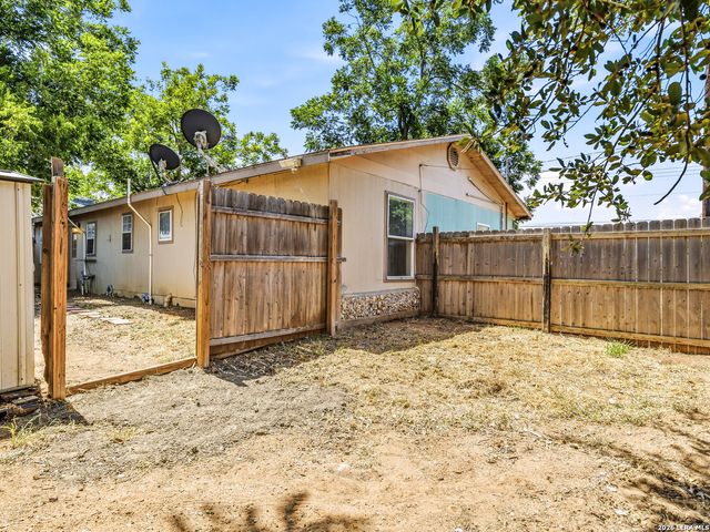 706 4th. St., Floresville, TX 78114