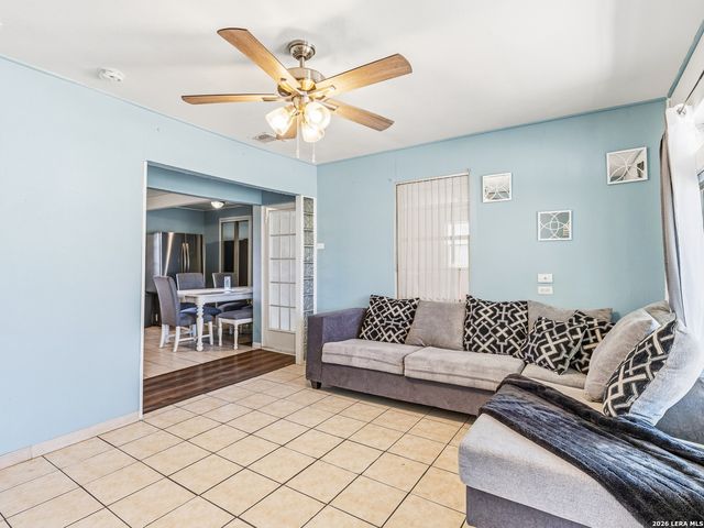 706 4th. St., Floresville, TX 78114
