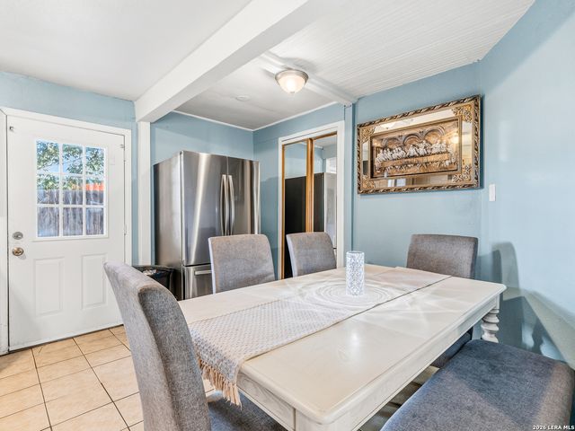 706 4th. St., Floresville, TX 78114