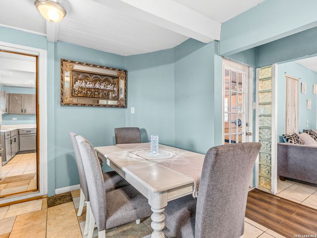 706 4th. St., Floresville, TX 78114