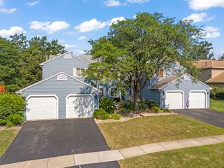 2482 BRUNSWICK Circle A1, Woodridge, IL 60517