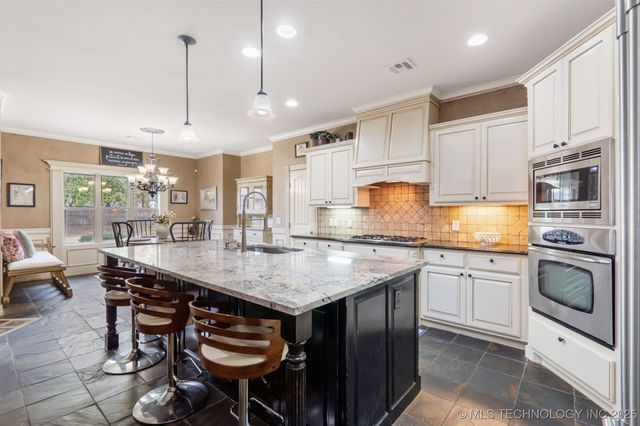 2317 E 138th Street S, Bixby, OK 74008