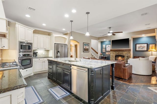 2317 E 138th Street S, Bixby, OK 74008