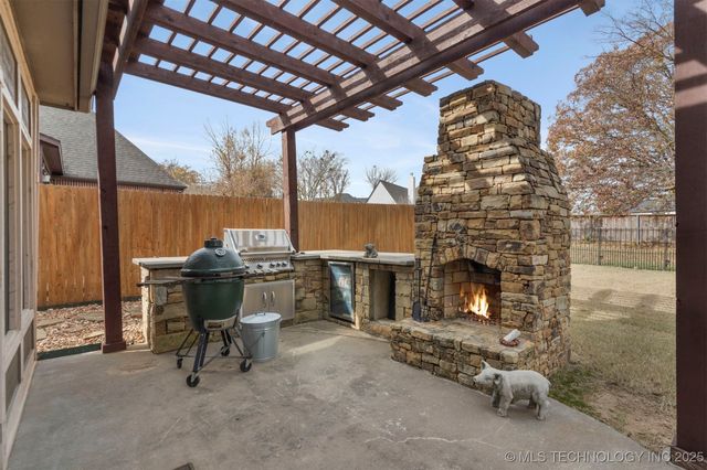 2317 E 138th Street S, Bixby, OK 74008