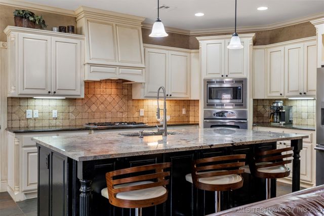 2317 E 138th Street S, Bixby, OK 74008