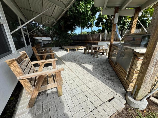 2560 NE 20th Street, Pompano Beach, FL 33062