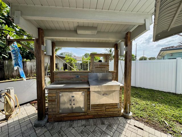 2560 NE 20th Street, Pompano Beach, FL 33062