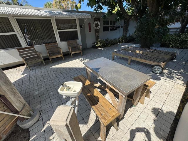 2560 NE 20th Street, Pompano Beach, FL 33062