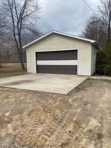 3302 W Dana Road, Coleman, MI 48618
