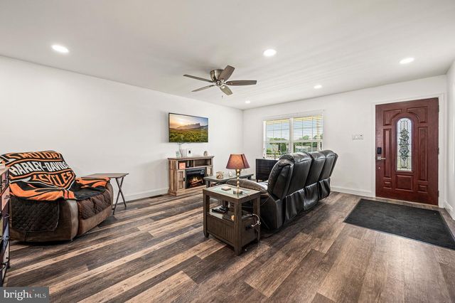 601 ORCHARD WAY, Aston, PA 19014