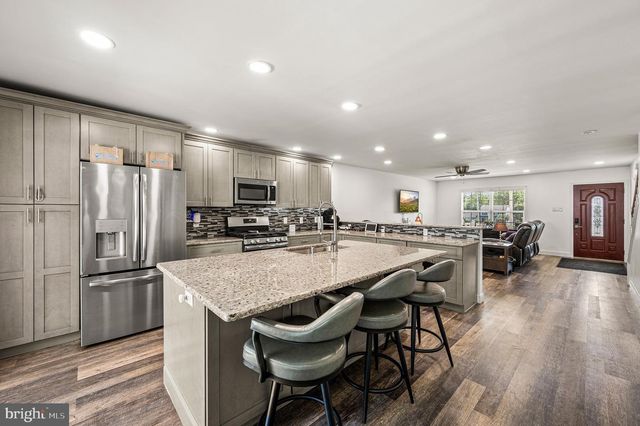 601 ORCHARD WAY, Aston, PA 19014