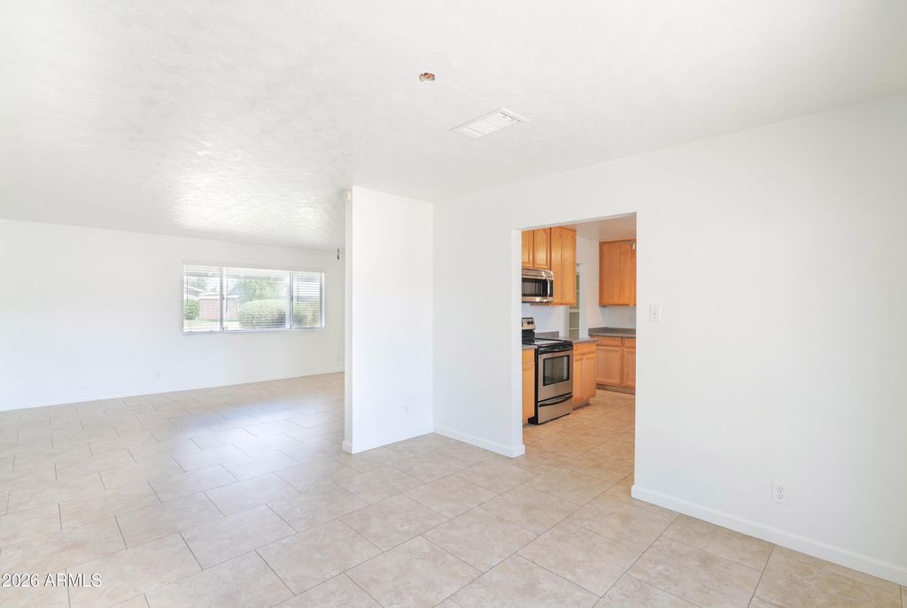 Image 11 of property listing at 1351 W 10th Street, Tempe, AZ 85281