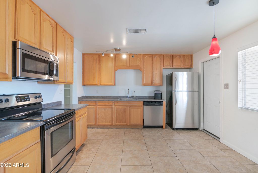 Image 12 of property listing at 1351 W 10th Street, Tempe, AZ 85281