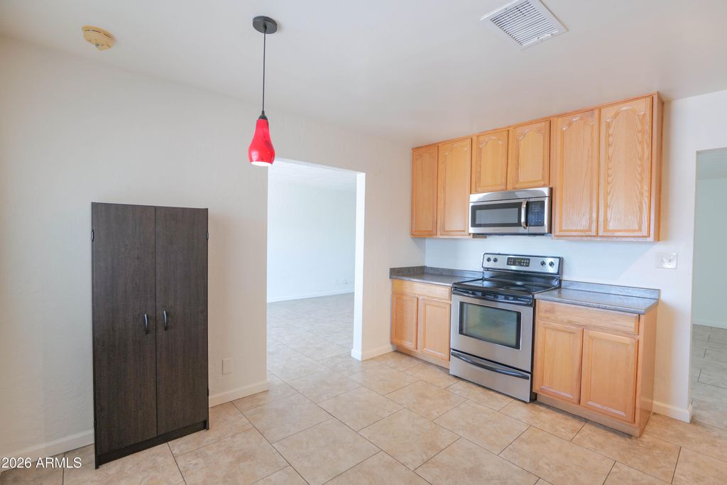 Image 14 of property listing at 1351 W 10th Street, Tempe, AZ 85281
