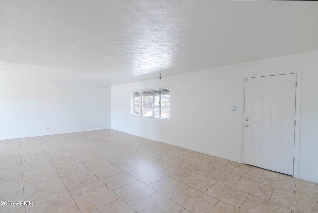 Image 5 of property listing at 1351 W 10th Street, Tempe, AZ 85281