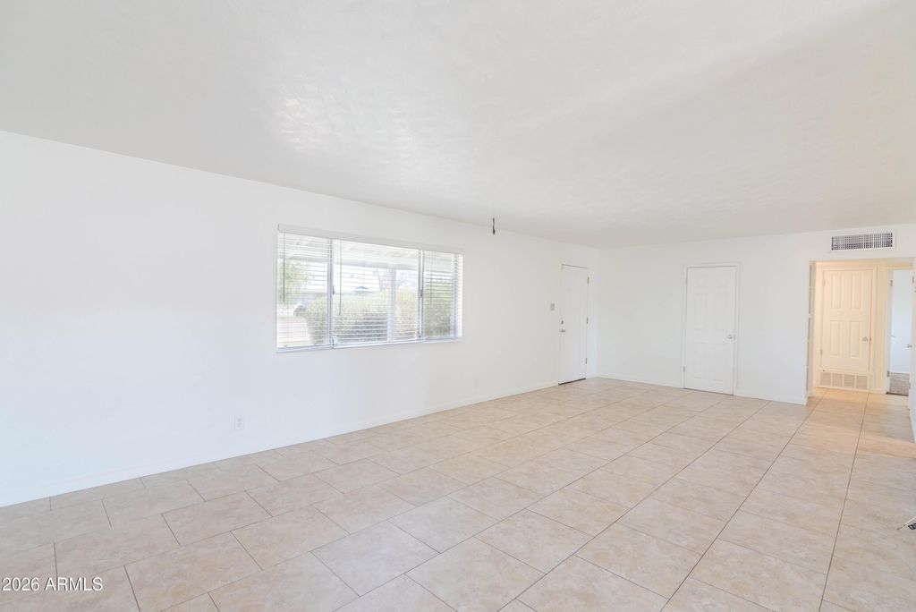 Image 9 of property listing at 1351 W 10th Street, Tempe, AZ 85281