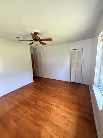 305 Wisteria Street, Lake Jackson, TX 77566