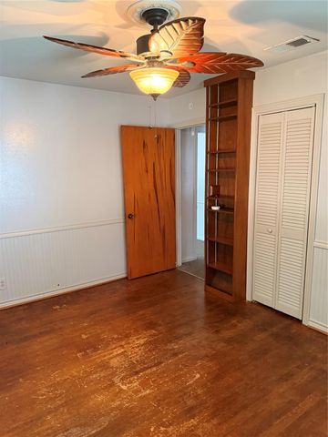 305 Wisteria Street, Lake Jackson, TX 77566