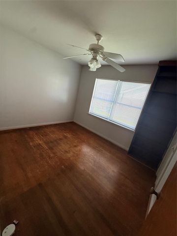 305 Wisteria Street, Lake Jackson, TX 77566