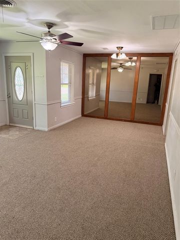 305 Wisteria Street, Lake Jackson, TX 77566