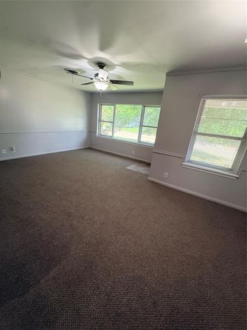 305 Wisteria Street, Lake Jackson, TX 77566
