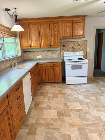 305 Wisteria Street, Lake Jackson, TX 77566
