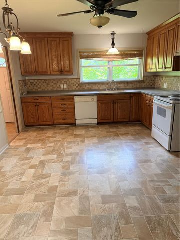 305 Wisteria Street, Lake Jackson, TX 77566