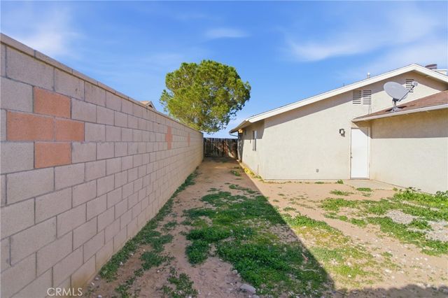 10424 Stage Coach Drive, Adelanto, CA 92301