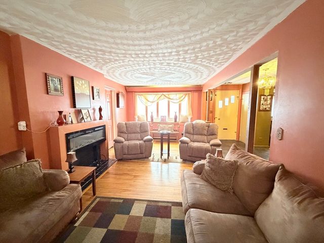 331 Burncoat St, Worcester, MA 01606