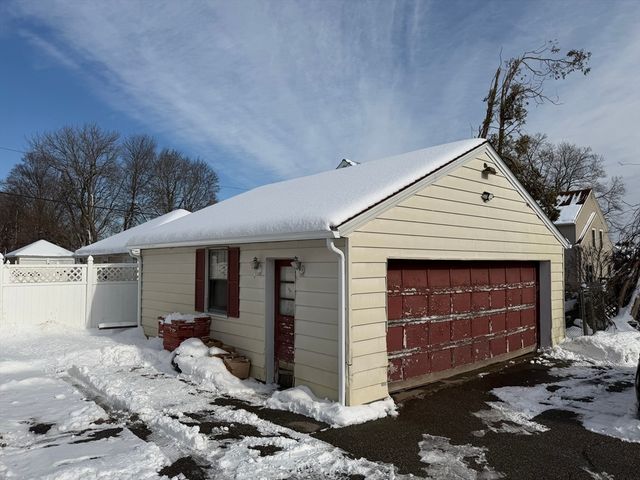 331 Burncoat St, Worcester, MA 01606