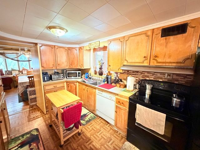 331 Burncoat St, Worcester, MA 01606