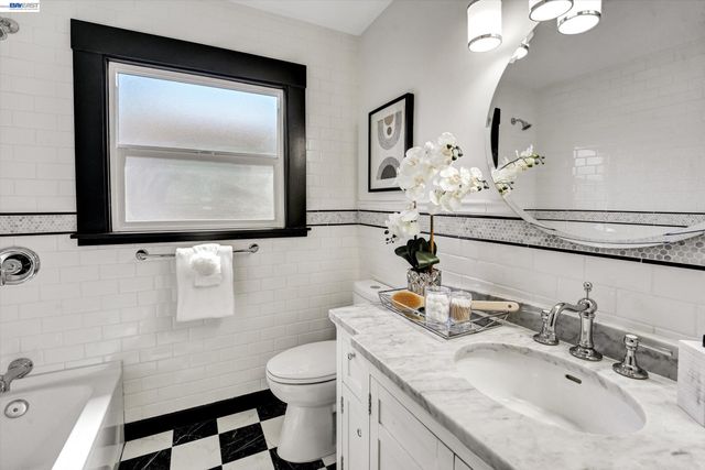 4241 Suter St, Oakland, CA 94619