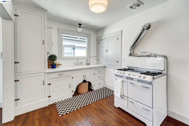 4241 Suter St, Oakland, CA 94619