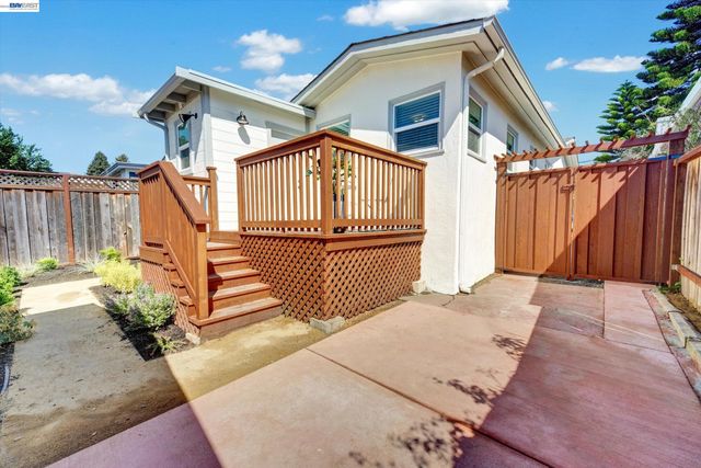 4241 Suter St, Oakland, CA 94619