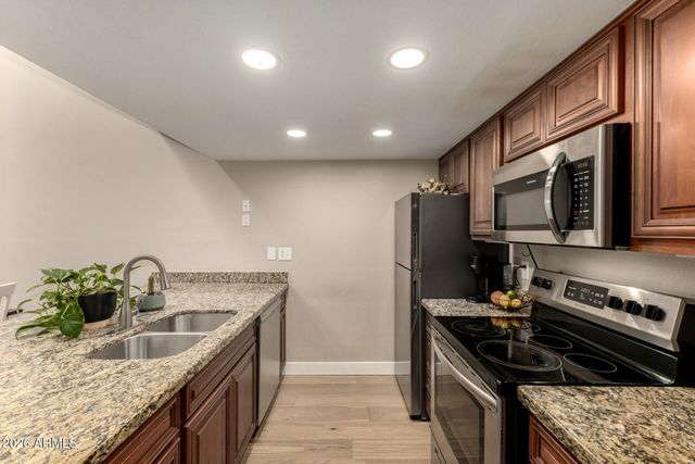 3535 W MONTE CRISTO Avenue 108, Phoenix, AZ 85053