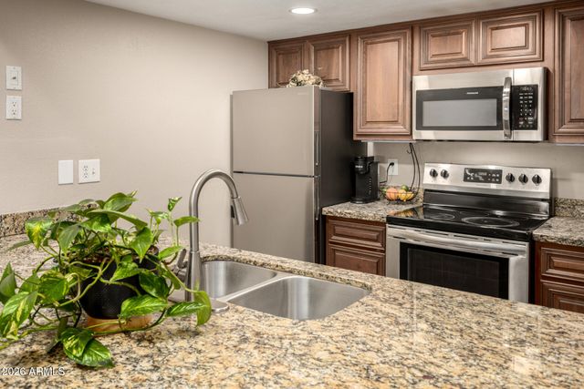 3535 W MONTE CRISTO Avenue 108, Phoenix, AZ 85053