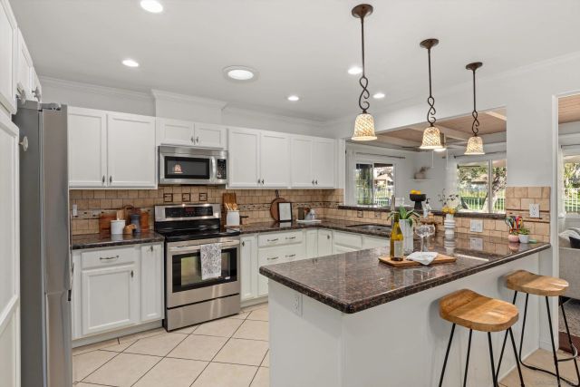 985 San Pablo Dr, San Marcos, CA 92078