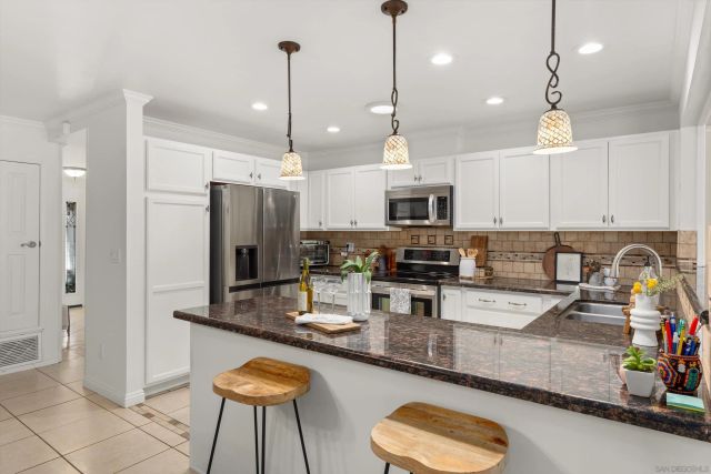 985 San Pablo Dr, San Marcos, CA 92078