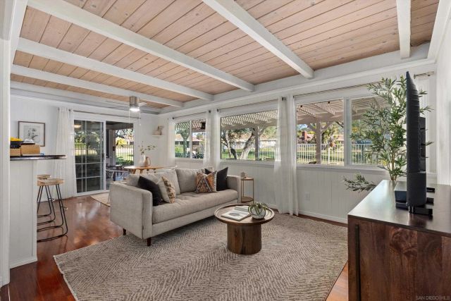 985 San Pablo Dr, San Marcos, CA 92078