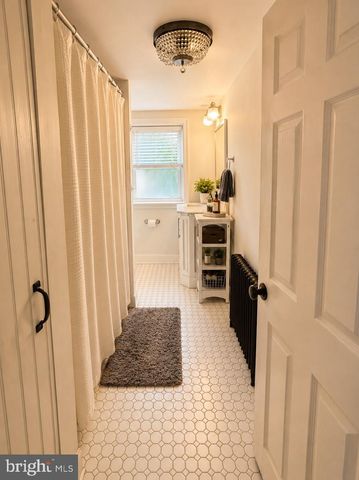 22 BALLIGOMINGO RD, Conshohocken, PA 19428