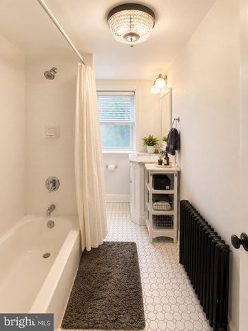 22 BALLIGOMINGO RD, Conshohocken, PA 19428