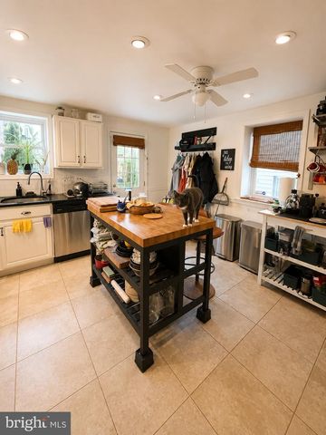 22 BALLIGOMINGO RD, Conshohocken, PA 19428