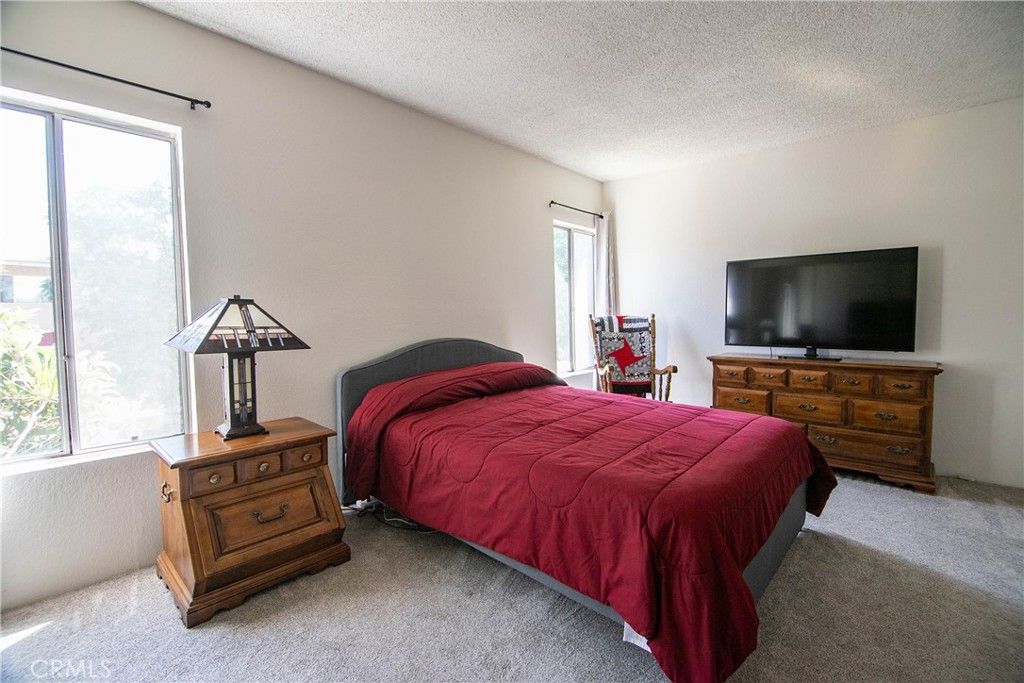 Image 19 of property listing at 639 E Olive 5, Burbank, CA 91501