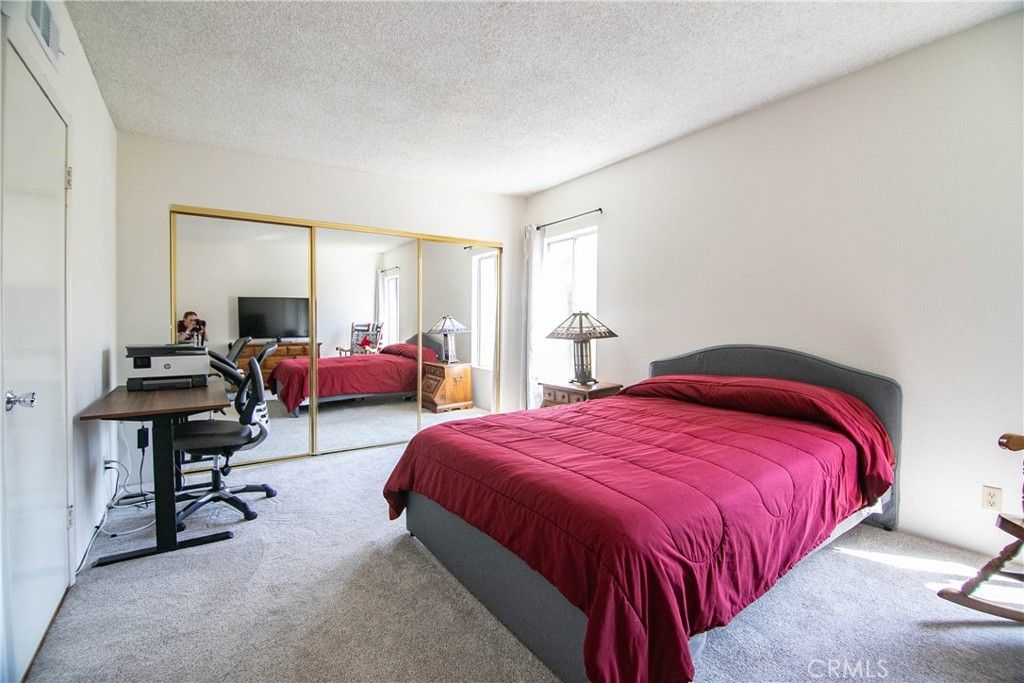 Image 20 of property listing at 639 E Olive 5, Burbank, CA 91501