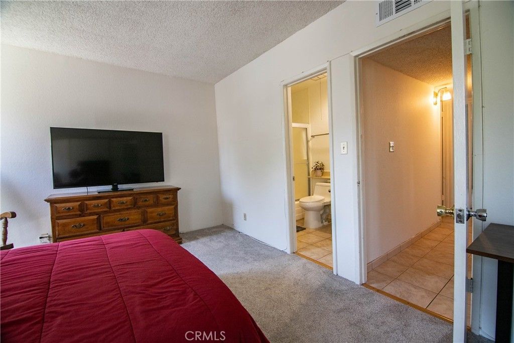 Image 21 of property listing at 639 E Olive 5, Burbank, CA 91501