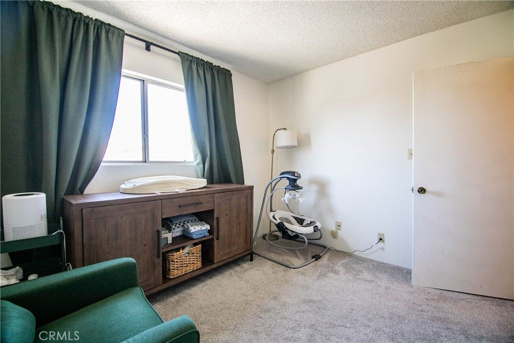 Image 24 of property listing at 639 E Olive 5, Burbank, CA 91501